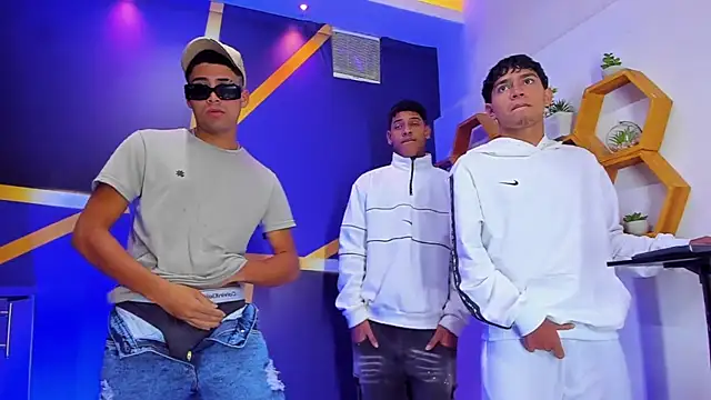 Play boys Hot2 online show from 10-05-25, 12:25