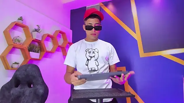 Play boys Hot2 online show from 10-06-25, 11:51