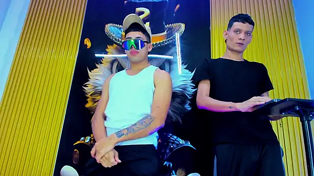 Play boys Hot2 online show from 11-17-25, 04:07