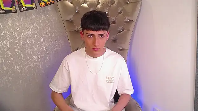 MateoMitchell online show from 10-17-25, 04:04