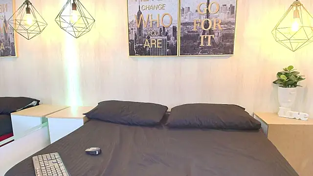 Juliie coper online show from 10-16-25, 12:28