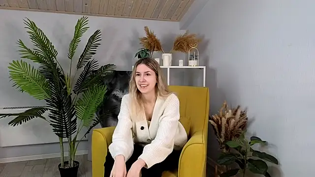 Snapshot of RoxaneDuperre chatting on 10-04-25, 07:17 RoxaneDuperre online show from 10-04-25, 07:17
