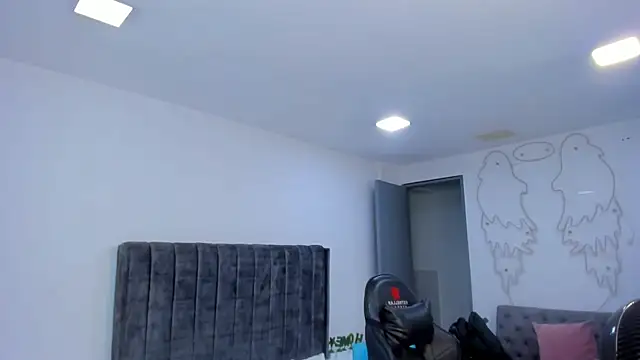 Snapshot of kate_cortes chatting on 11-04-25, 12:04 kate cortes online show from 11-04-25, 12:04