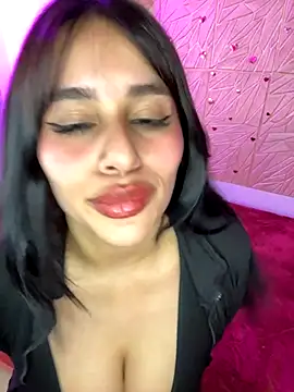 Snapshot of Mis_Saraaxx chatting on 10-21-25, 06:30 Mis Saraaxx online show from 10-21-25, 06:30