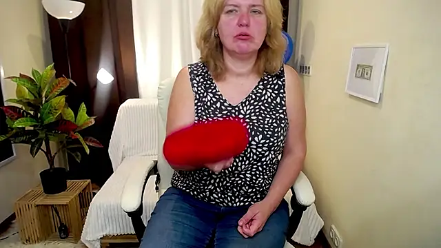 Snapshot of VestaWoody chatting on 10-06-25, 06:11 VestaWoody online show from 10-06-25, 06:11