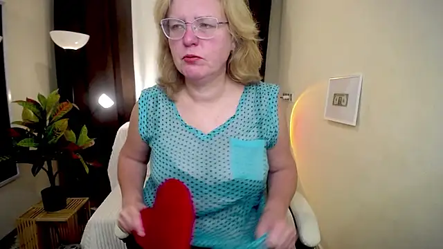 Snapshot of VestaWoody chatting on 10-08-25, 06:11 VestaWoody online show from 10-08-25, 06:11