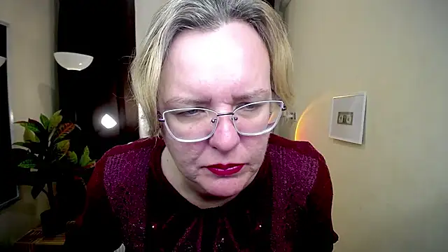 Snapshot of VestaWoody chatting on 10-09-25, 06:11 VestaWoody online show from 10-09-25, 06:11