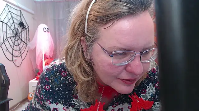 Snapshot of VestaWoody chatting on 10-16-25, 06:14 VestaWoody online show from 10-16-25, 06:14