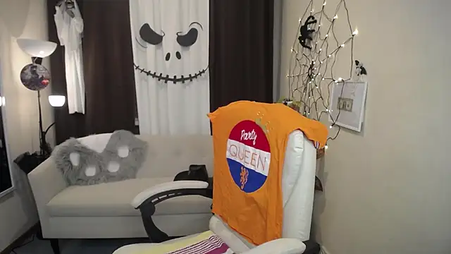 Snapshot of VestaWoody chatting on 10-31-25, 06:58 VestaWoody online show from 10-31-25, 06:58