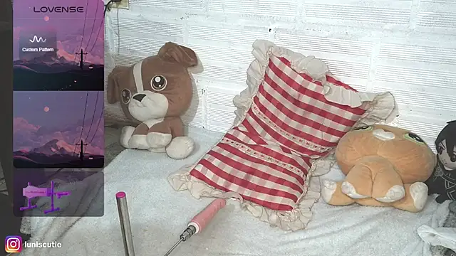 lunacutie online show from 10-21-25, 07:36