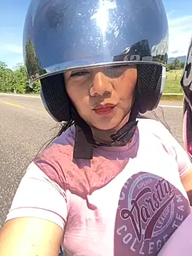 Snapshot of lady_and_charly chatting on 11-13-25, 04:39 lady and charly online show from 11-13-25, 04:39