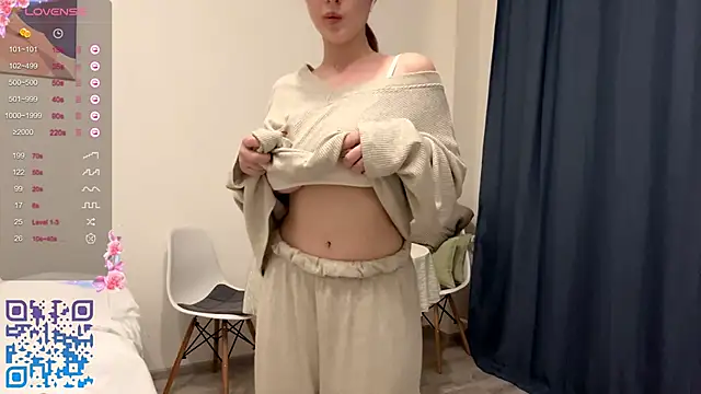 Snapshot of GilySuper chatting on 10-10-25, 05:23 GilySuper online show from 10-10-25, 05:23