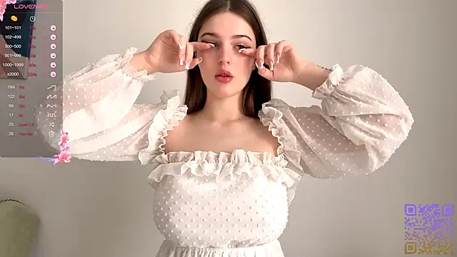 Snapshot of GilySuper chatting on 10-23-25, 06:23 GilySuper online show from 10-23-25, 06:23