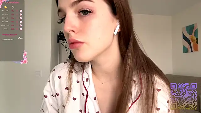 Snapshot of GilySuper chatting on 10-29-25, 08:05 GilySuper online show from 10-29-25, 08:05