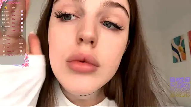 Snapshot of GilySuper chatting on 11-15-25, 09:39 GilySuper online show from 11-15-25, 09:39