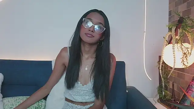 Snapshot of luna_valen chatting on 03-17-26, 05:11 luna valen online show from 03-17-26, 05:11