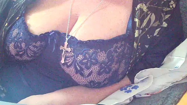 Playful MILF Demi online show from 01-10-26, 09:05