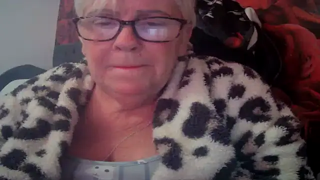 Playful MILF Demi online show from 04-30-26, 09:30