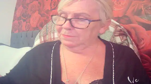 Playful MILF Demi online show from 05-04-26, 12:01