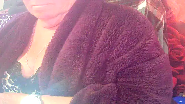 Playful MILF Demi online show from 05-10-26, 06:35