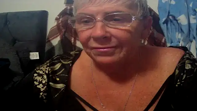 Snapshot of Playful_MILF_Demi chatting on 06-25-26, 07:18 Playful MILF Demi online show from 06-25-26, 07:18