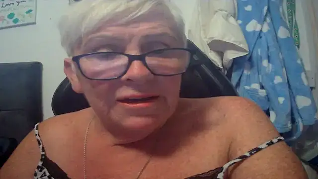 Snapshot of Playful_MILF_Demi chatting on 07-05-26, 05:09 Playful MILF Demi online show from 07-05-26, 05:09