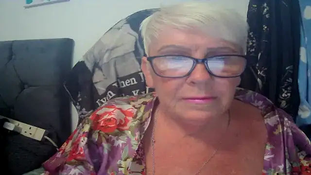 Snapshot of Playful_MILF_Demi chatting on 07-08-26, 06:12 Playful MILF Demi online show from 07-08-26, 06:12