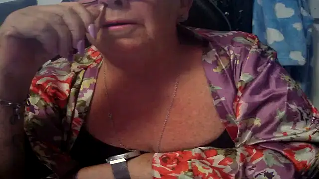 Snapshot of Playful_MILF_Demi chatting on 07-12-26, 06:21 Playful MILF Demi online show from 07-12-26, 06:21