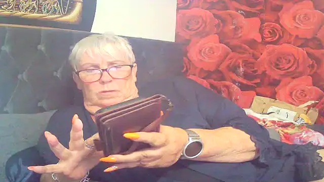 Snapshot of Playful_MILF_Demi chatting on 08-02-26, 05:00 Playful MILF Demi online show from 08-02-26, 05:00