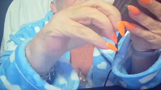 Snapshot of Playful_MILF_Demi chatting on 08-05-26, 10:44 Playful MILF Demi online show from 08-05-26, 10:44