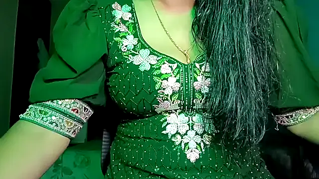 horny milf couple online show from 05-13-26, 06:05