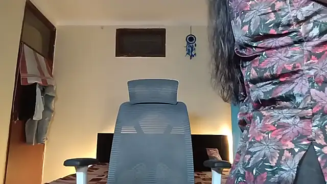 horny milf couple online show from 06-20-26, 09:06
