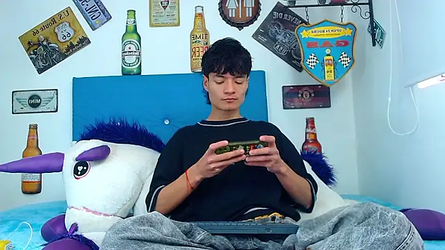 Snapshot of alex_russo__ chatting on 03-23-26, 07:40 alex russo online show from 03-23-26, 07:40