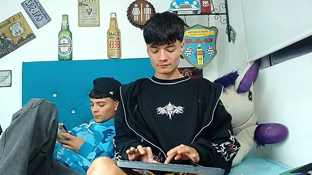 Snapshot of alex_russo__ chatting on 03-27-26, 01:44 alex russo online show from 03-27-26, 01:44