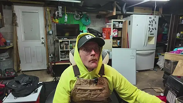 AverageMaleJay online show from 12-05-25, 10:13
