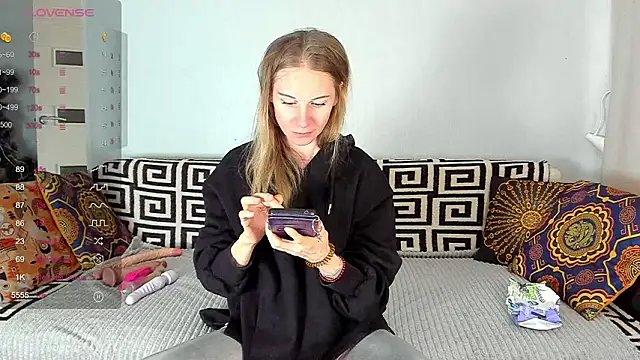 Snapshot of Amalia_Mio chatting on 03-23-26, 08:29 Amalia Mio online show from 03-23-26, 08:29