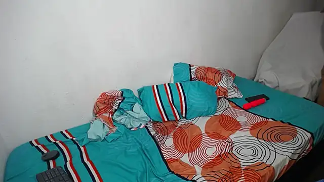 Snapshot of babyperla_hot chatting on 10-15-25, 02:44 babyperla hot online show from 10-15-25, 02:44
