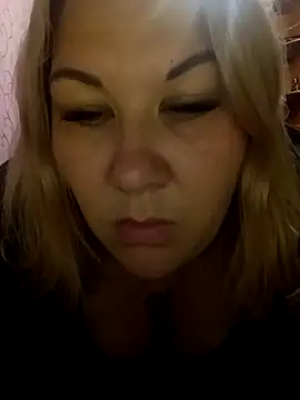 Snapshot of Karamelkaxq chatting on 10-27-25, 11:20 Karamelkaxq online show from 10-27-25, 11:20