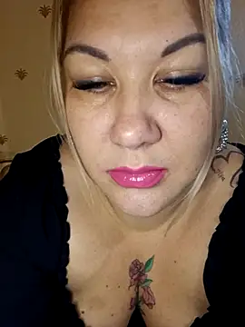 Snapshot of Karamelkaxq chatting on 10-29-25, 07:21 Karamelkaxq online show from 10-29-25, 07:21