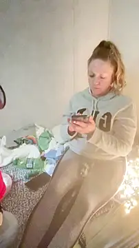 amandatheblondewife online show from 12-16-25, 05:56