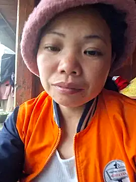 Snapshot of miomio-12 chatting on 02-25-26, 01:04 miomio-12 online show from 02-25-26, 01:04