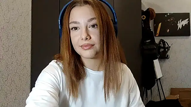 Snapshot of RavenGirlThier chatting on 10-06-25, 09:29 RavenGirlThier online show from 10-06-25, 09:29