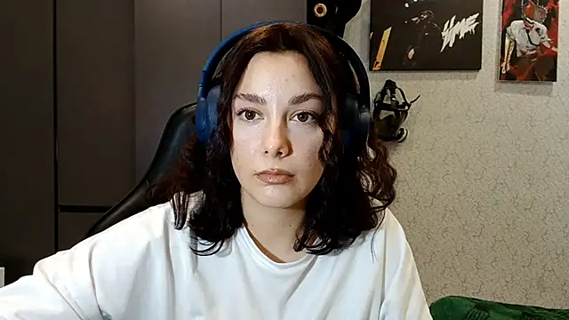 Snapshot of RavenGirlThier chatting on 10-10-25, 01:10 RavenGirlThier online show from 10-10-25, 01:10