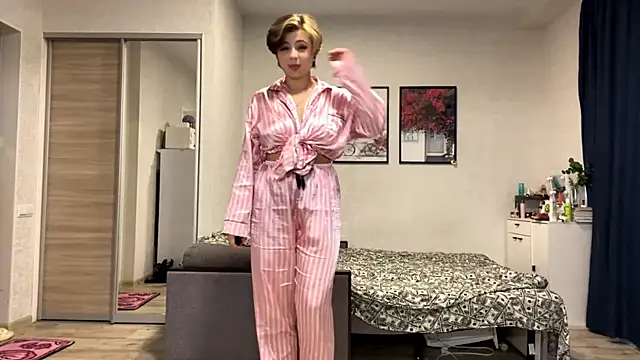 LunaMoonstar online show from 10-05-25, 11:08