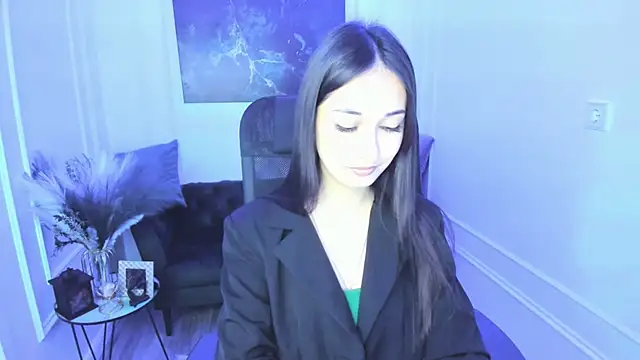 TiffanyYounge online show from 03-10-26, 04:50