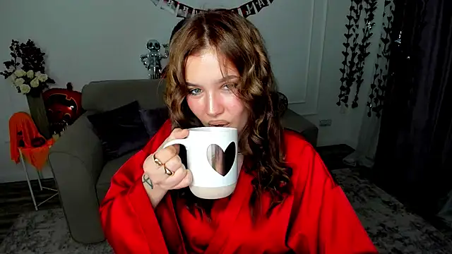 Snapshot of velvet_skyee chatting on 10-27-25, 07:18 velvet skyee online show from 10-27-25, 07:18