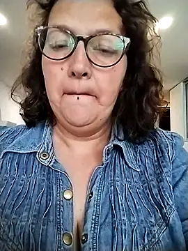 Snapshot of -saraqueen- chatting on 10-16-25, 01:45 -saraqueen- online show from 10-16-25, 01:45