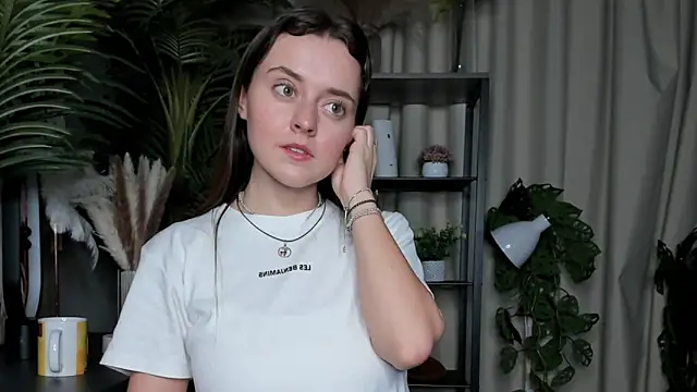 ThelmaJusto online show from 10-20-25, 03:45