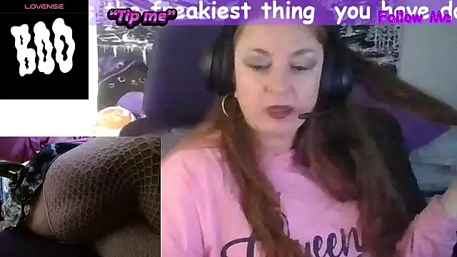Snapshot of SuzieReigns1 chatting on 10-10-25, 08:30 SuzieReigns1 online show from 10-10-25, 08:30