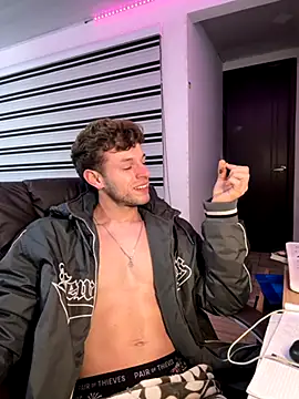 noah red online show from 10-13-25, 05:51